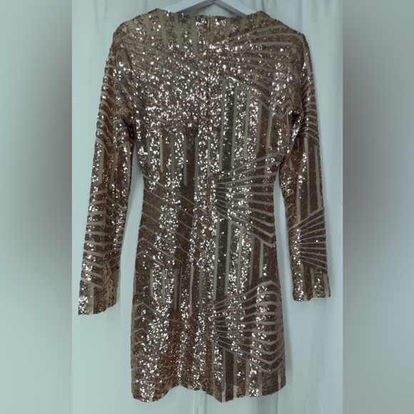 Boohoo Sparkly mini dress size 4 light peach long sleeves - Picture 4 of 13